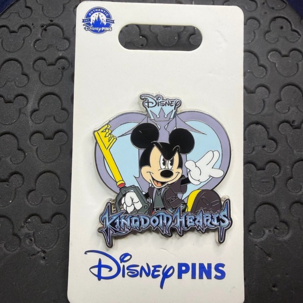 Disney parks Kingdom Hearts 2024 Mickey Mouse trading pin nwt - Picture 2 of 3